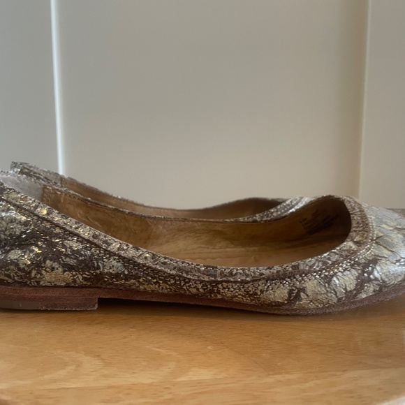 Metallic Crackle leather Carson Frye Ballet Flats size 8.5 silver - Picture 2 of 4